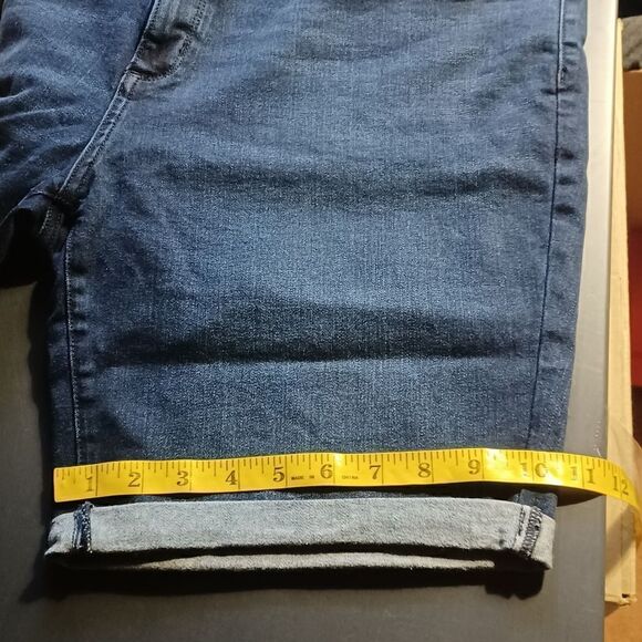 663442....Universal Thread Denim Shorts Size 18WR, 38" Waist 8" Inseam 10" Rise - Picture 6 of 8